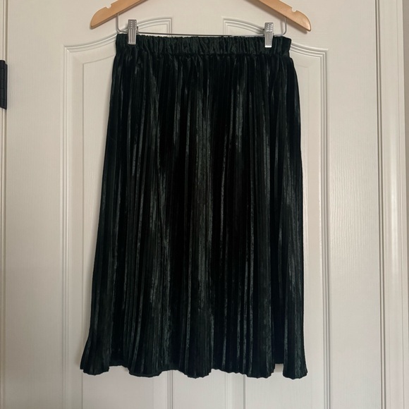 Zara pleated midi skirt in dark green velvet size M - Picture 6 of 10